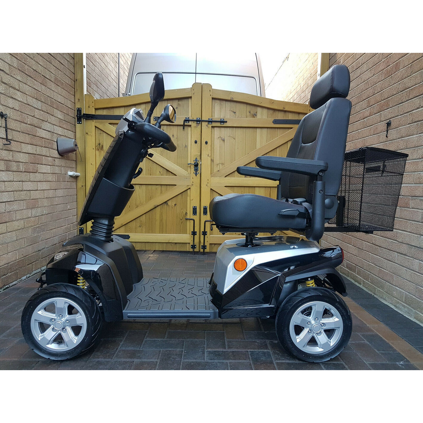 BRAND NEW MOBILITY SCOOTER KYMCO MAXER.ALL TERRAIN MOBILITY SCOOTER.CAN DELIVER